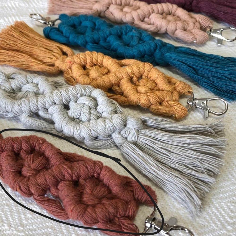 Macrame keychain RUST